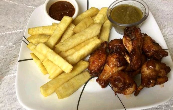 yam chips with spicy chicken