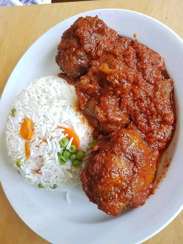 Rice with chicken stew