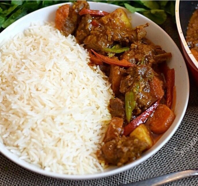 Plain rice with beef sauce
