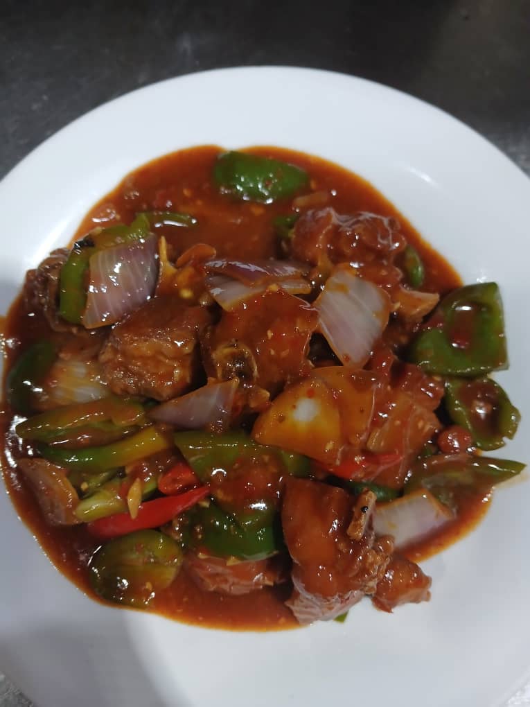 Fried rice with gizzard in chilli sauce